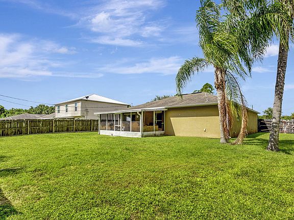 4th image of 3426 NW 38th Avenue
