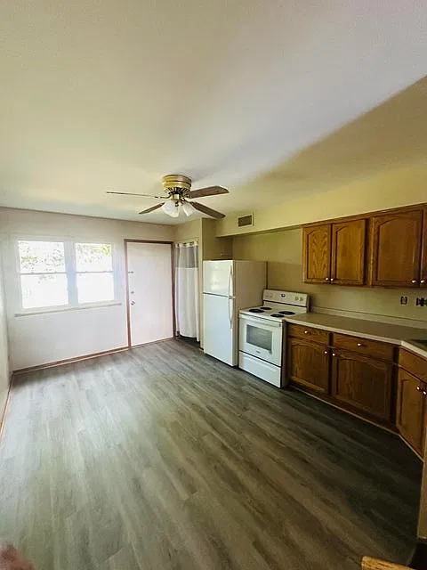 3 bed, 1.5 bath, 1050 sqft, $1,400 — Photo 3
