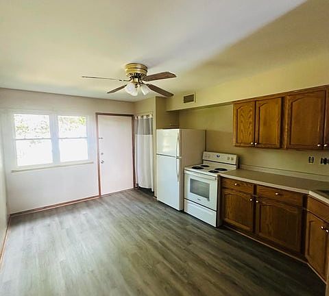 3rd image of 8941 N Swan Rd #C