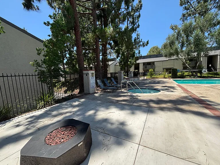 1819 Brea Blvd — Photo 21