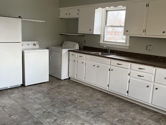 5th image of 3 Lewis St Floor 2