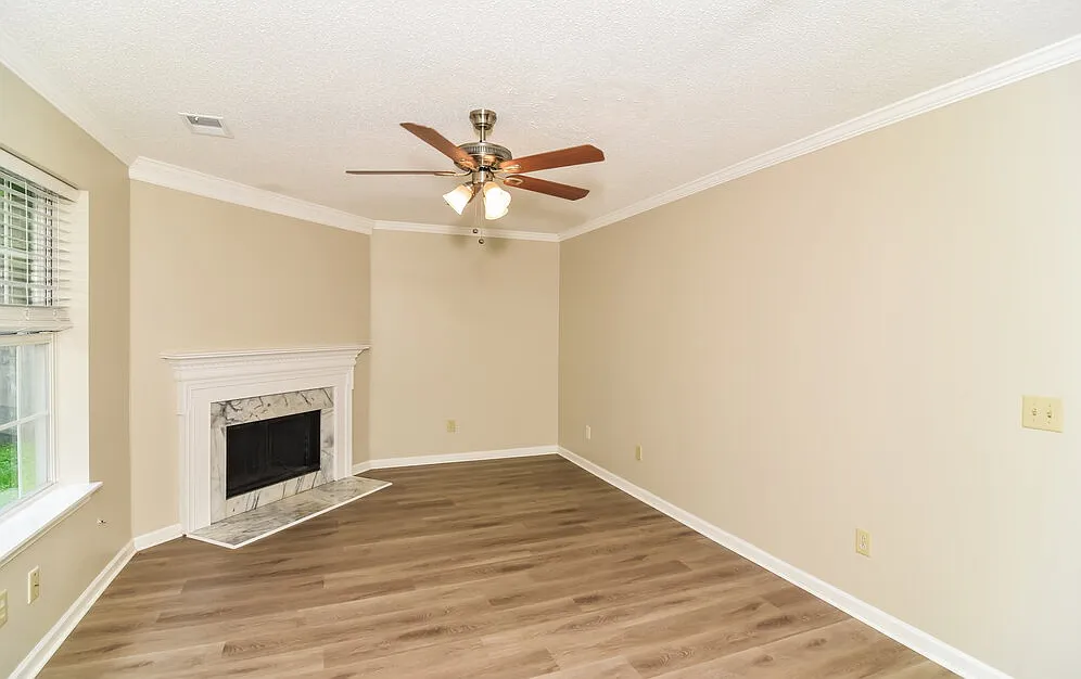 3 bed, 2.0 bath, 1631 sqft, $2,135 — Photo 4