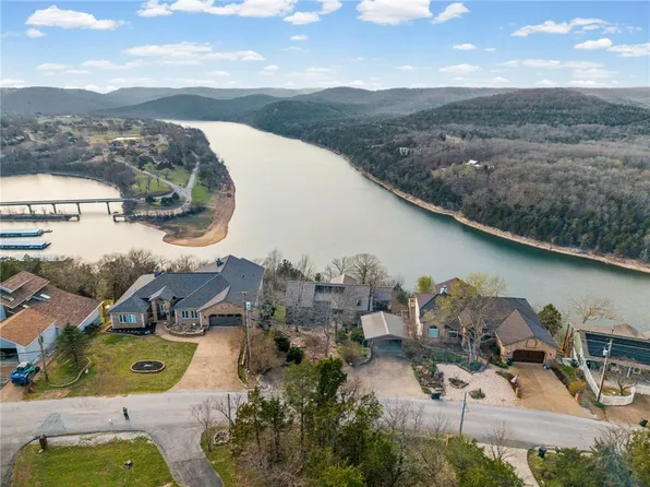 55 Table Rock Dr, Holiday Island, AR 72631