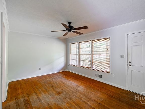 5th image of 1141 Tuxedo Lane