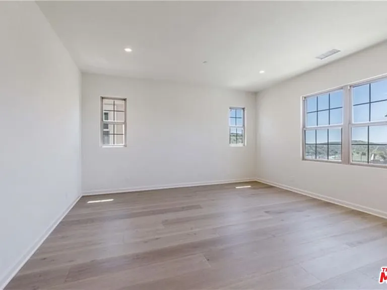 113 Escala — Photo 18