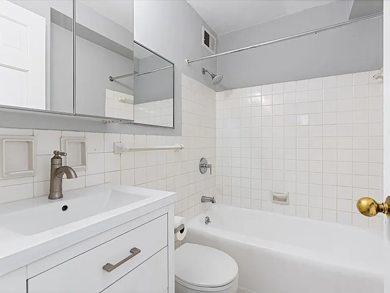3950 N Lake Shore Dr #627E — Photo 16