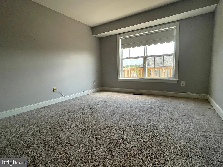 14837 Cloverdale Rd — Photo 17
