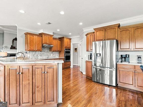 4th image of 452 Ridgemont Dr #10