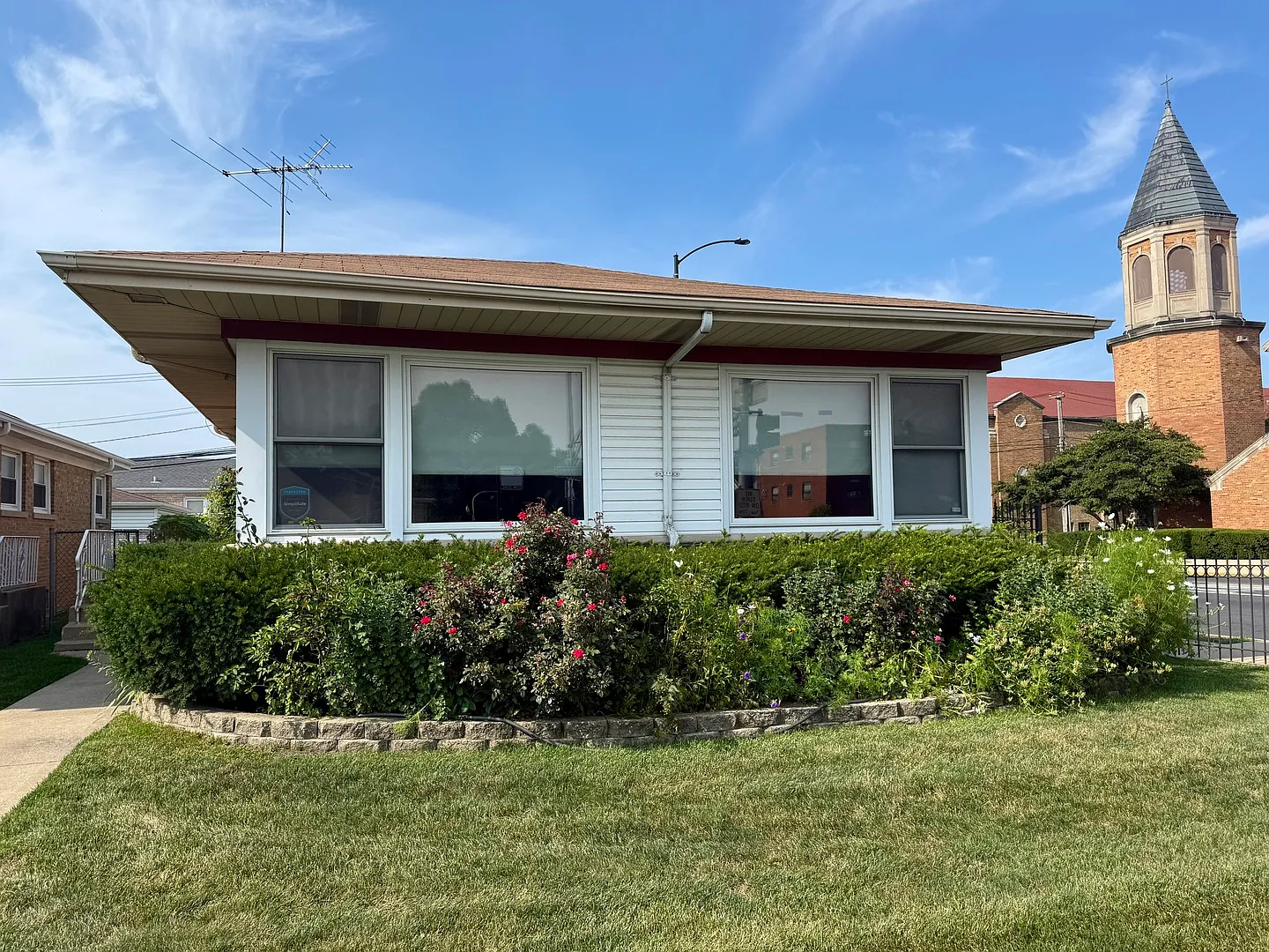 2800 W Bryn Mawr Ave photo 1