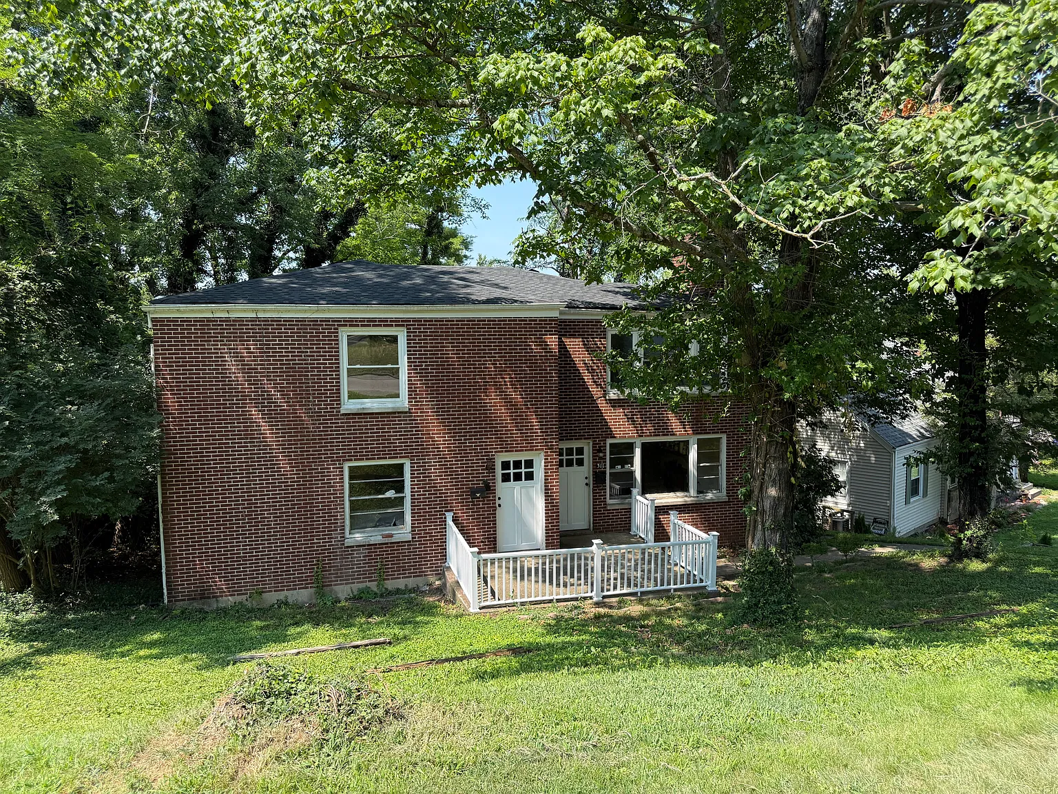 311 Hyde Park Dr — Photo 1