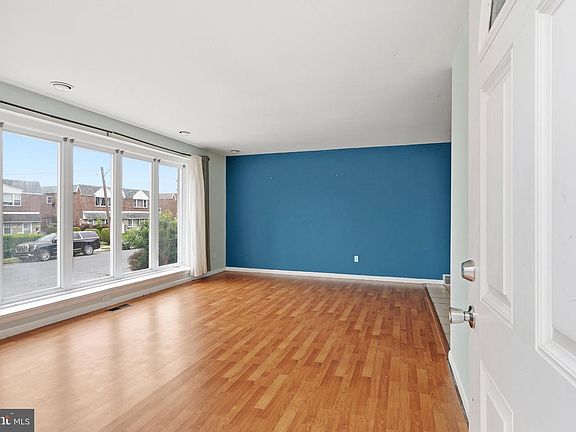 3rd image of 2217 Hoffnagle St