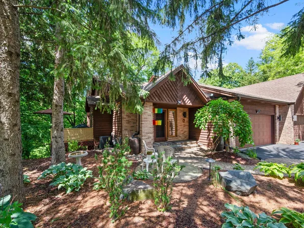 6884 Stonewood Ct, Eden Prairie, MN 55346