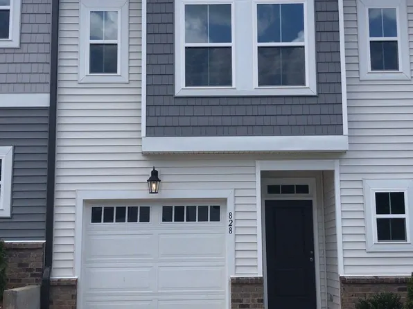 828 Oak Center Dr, Raleigh, NC 27610