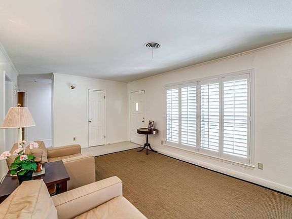 5th image of 607 Indigo St