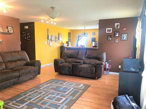 2nd image of 1642 Carriage Cir