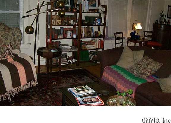 4th image of 204 N Townsend St