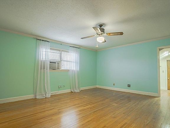 5th image of 1105 Merry Oaks Dr
