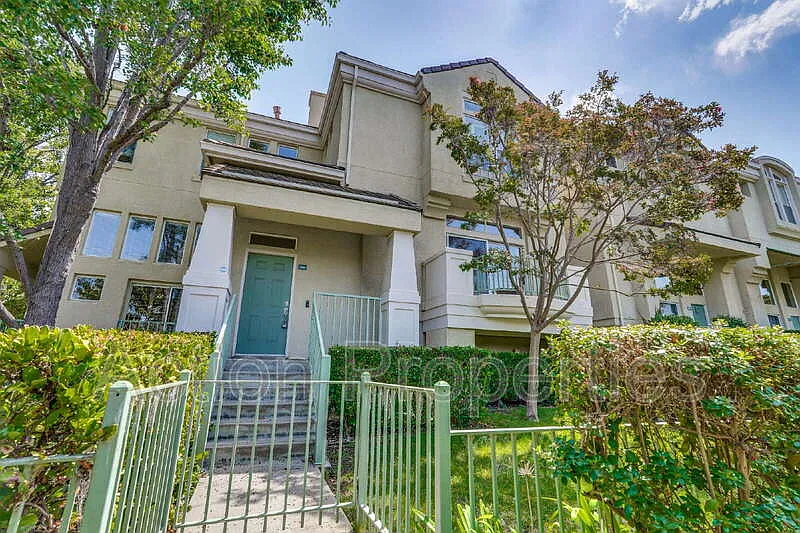 146 Holly Ct