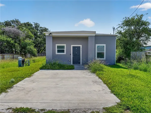 820 Ruby Allen St, Rockport, TX 78382