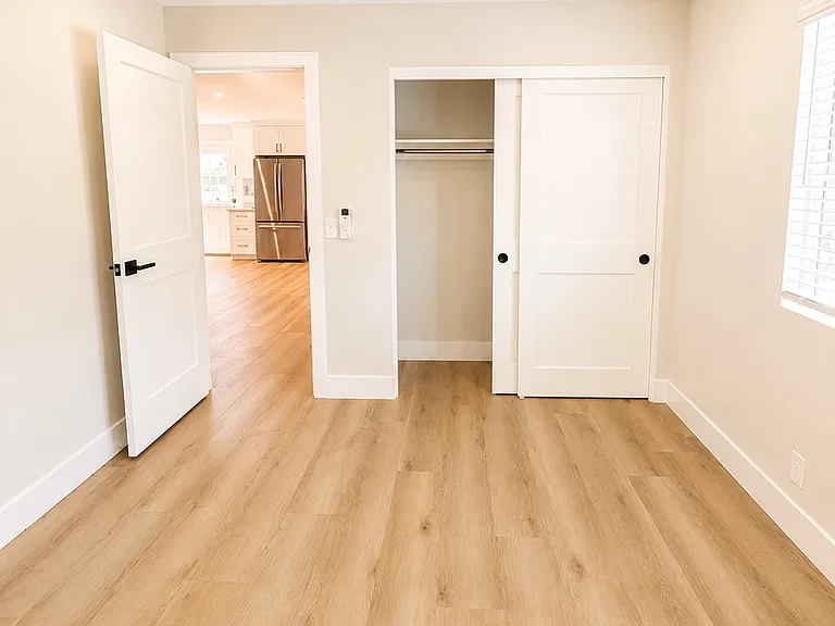240 W Mariposa #D — Photo 8