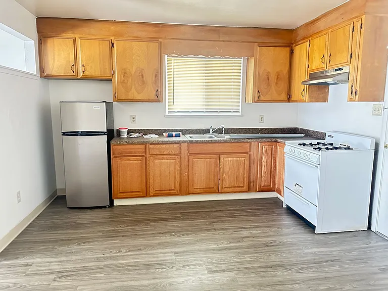 852 Orange St — Photo 3