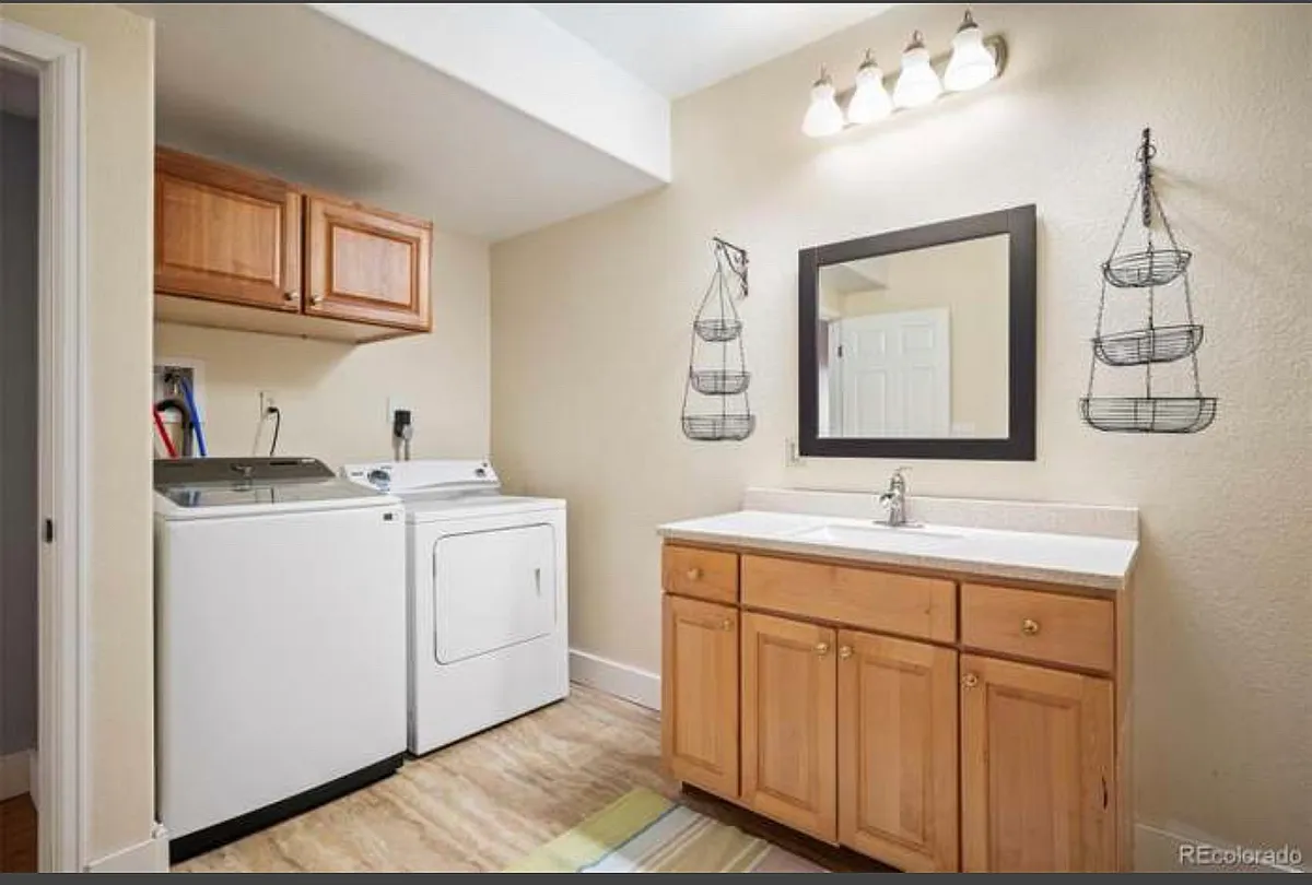 Building Photo - 5633 S Coolidge Ct