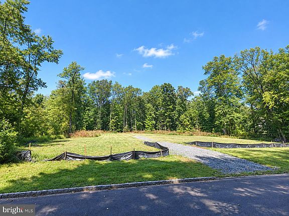 3rd image of 10 Belleview Ter