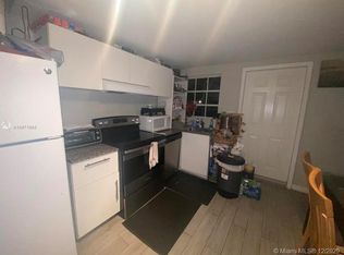 1035 NW 5th St #4, Miami, FL 33128