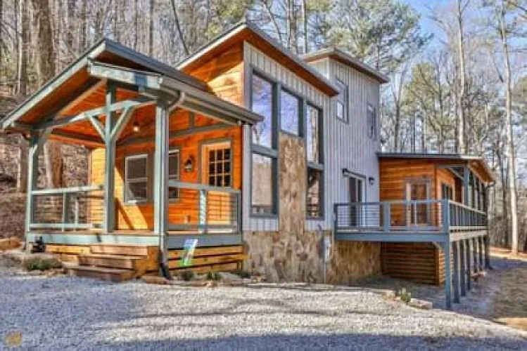 7 Addle Ct — Photo 1