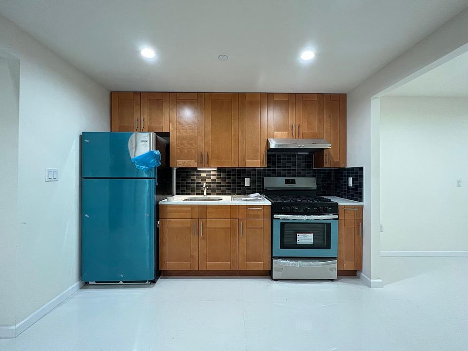 1st image of 4541 162nd St Floor 3