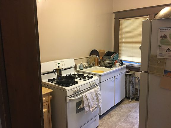 3rd image of 1648 Selby Ave APT 2
