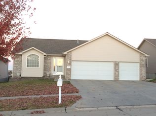 5700 Harding Dr, Lincoln, NE 68521