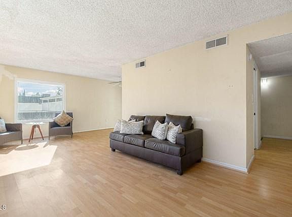 3rd image of 10811 Blix St Unit 3