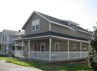 1238 SE Pine St APT A, Roseburg, OR 97470