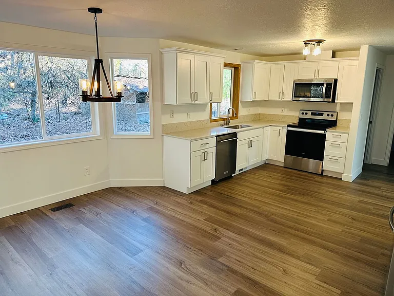 18820 NE Sunrise Ln — Photo 10