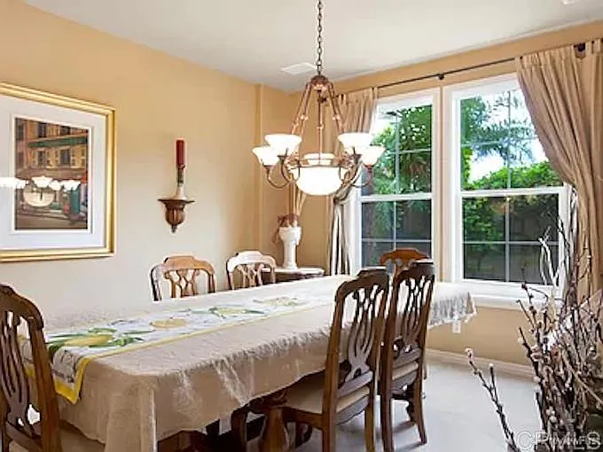 4 bed, 2750 sqft, $7,500 — Photo 3