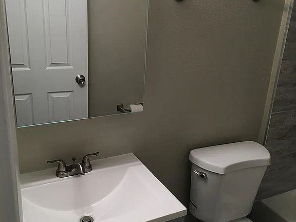 3rd image of 805 10th St SW APT B