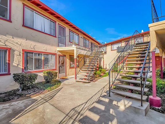 2nd image of 4555 Hamilton Ave #20