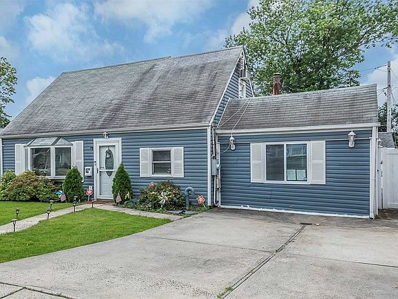 2nd image of 426 Gardiners Ave