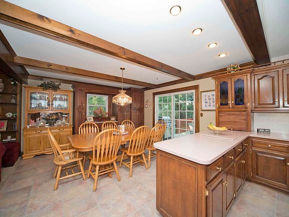 5th image of 825 Regency Ct