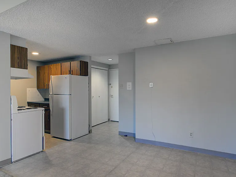 330 25th Ave SW — Photo 52