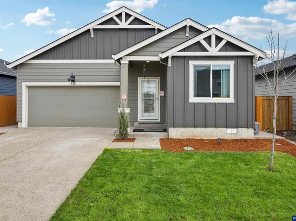 438 Greencrest St NE, Salem, OR 97301