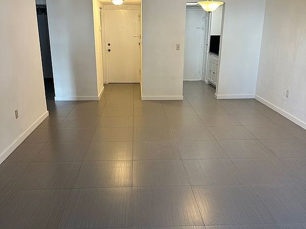 1205 Mariposa Ave APT 223