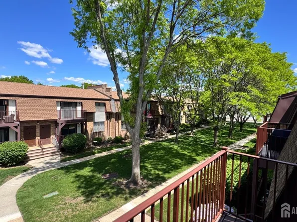 312 N Oaks Blvd, North Brunswick, NJ 08902