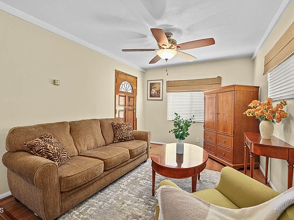 5th image of 953 Hollins St