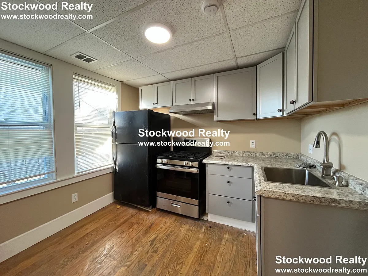 Building Photo - 933 Dorchester Ave #3