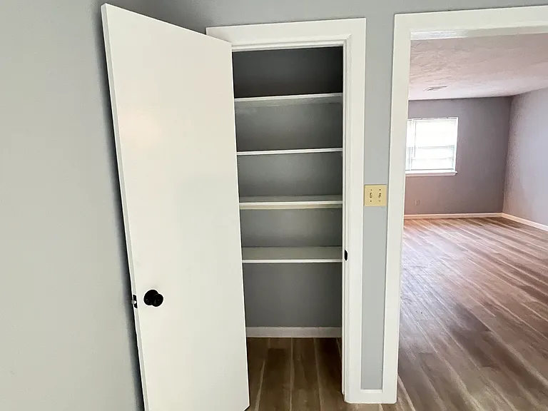 2706 N Ann Arbor Ave — Photo 6