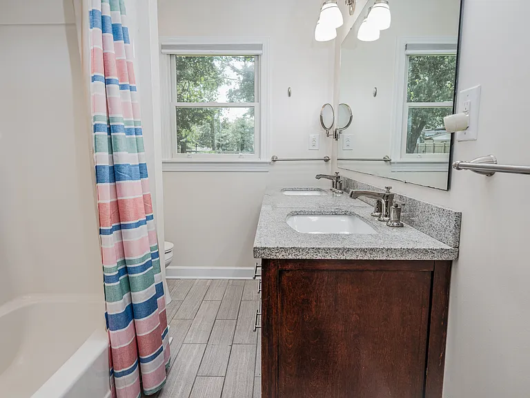 104 Dorchester Ln — Photo 9