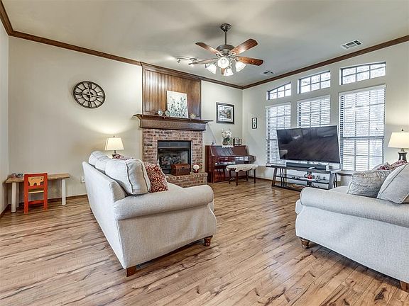 5th image of 4220 Kensington Dr