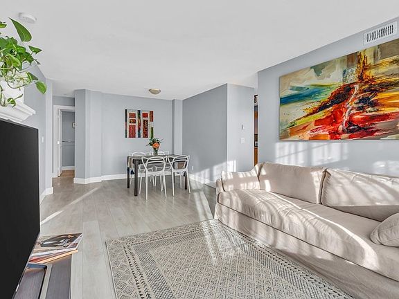 5th image of 995 W 59th Ave #210